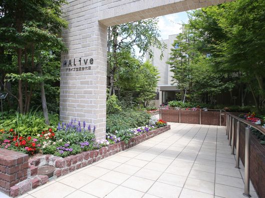 建物外観正面入り口