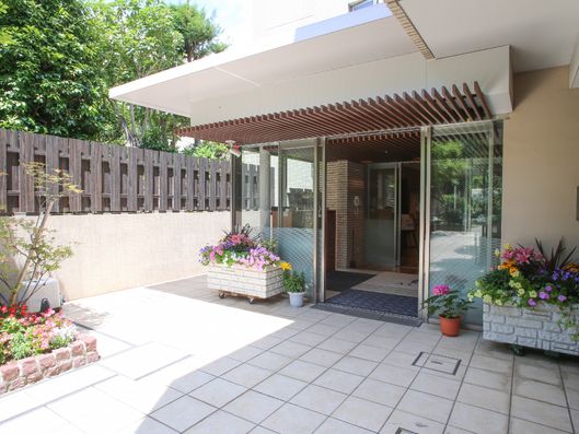 正面玄関外側の特徴