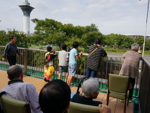 「レザミ鶴見緑地」の環境。花博記念公園の傍にあり、自然豊富な環境。