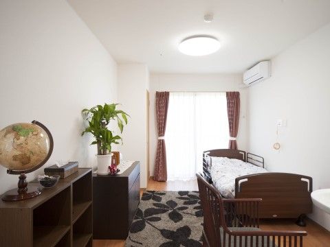 「レザミ鶴見緑地」の居室。おひとりの時間も大事にできる。