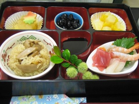 「レザミ鶴見緑地」のお食事。栄養バランスの良いお食事を提供している。