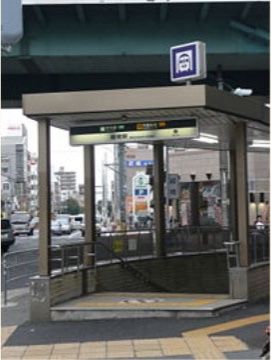 施設の近隣には複数の駅があり、都心からのアクセスもよい。駅付近には商店も多く、買い物を楽しむことができる。