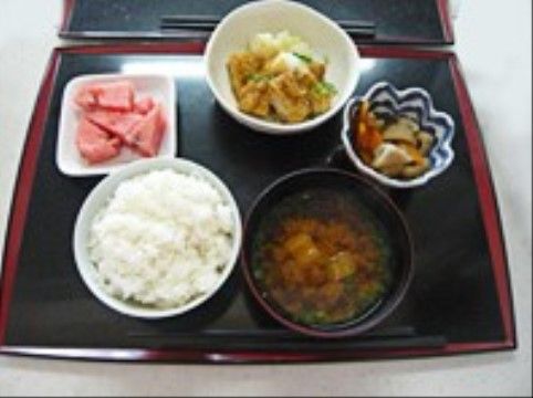 「いにしえの里大瀬」のお食事。好きなものだけではなく、均等にバランスを整えたお食事を調理の方が作っている。