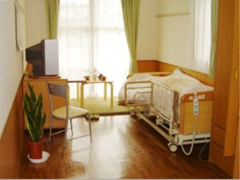 ルポ福室の居室。完全個室制となっている居室では毎日を自分の時間としてゆっくりとお過ごしいただけます。