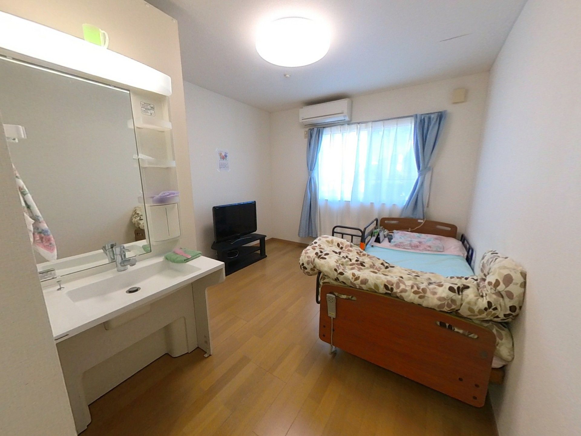 明るい個室の様子