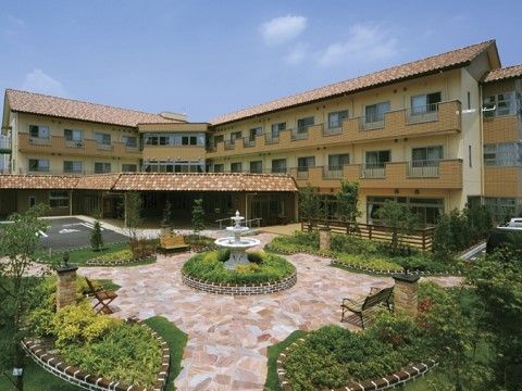 エルム撫川かりん棟の外観。おしゃれでしっかりとした外観のバリアフリー設計の建物となっております。