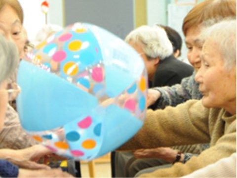 エルム撫川かりん棟のレクリエーション。毎日様々なレクリエーションやイベントを催しております。日々を楽しくお過ごしいただけます。