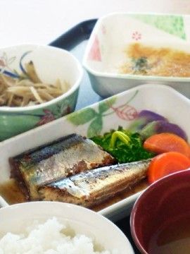 エルム撫川かりん棟の食事。できたての美味しいお食事を毎日ご提供しております。栄養バランスもしっかりととれています。