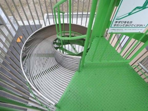 エルム撫川かりん棟の避難器具。日々をより安心してお送りいただける環境を整えております。