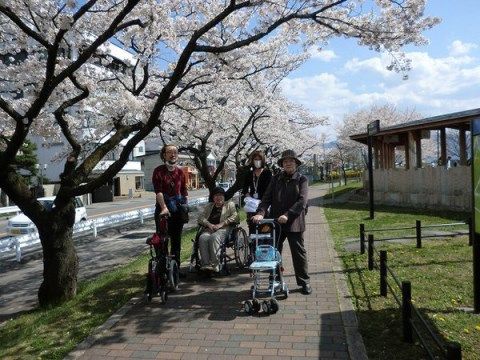 桜ガーデン茅野の周辺環境。四季を肌で感じながら日々をお送りしていただける環境がそろっております。
