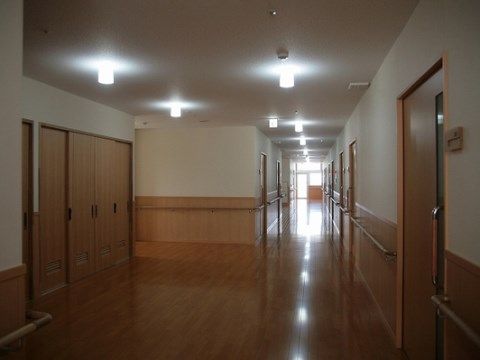 桜ガーデン茅野の全館バリアフリー。毎日を楽に、快適にお送りいただける環境が全て整っております。
