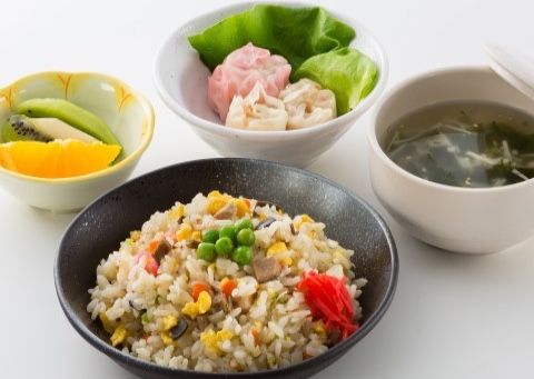 「ヴィラフローラ南円山」昼食。ボリューム感あるお料理です。