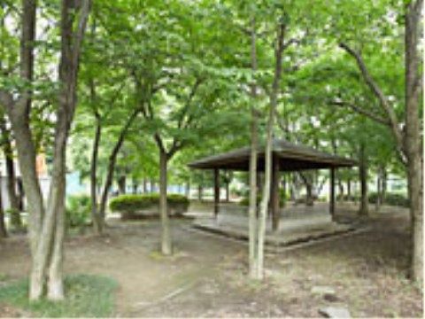 「グッドタイム リビング 新百合ヶ丘」の周辺環境。上麻生隠れ谷公園がある。