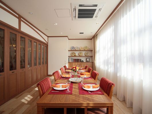 明るく落着き感のあるパーティールーム