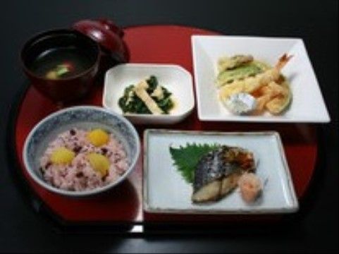 「ハルトリーゲル松戸」のお食事。普通食だけでなく、介護食や医療食もいただける。