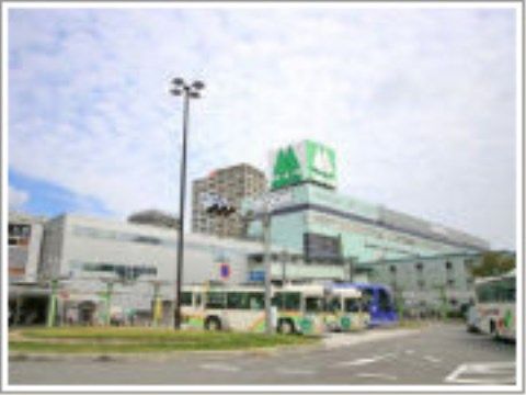 複数の路線が施設周囲を走っているため、入居者様だけでなく、来訪者様もアクセスに便利な位置に建っている。