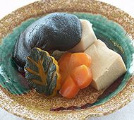 かぼちゃや人参の入った高野豆腐の煮物