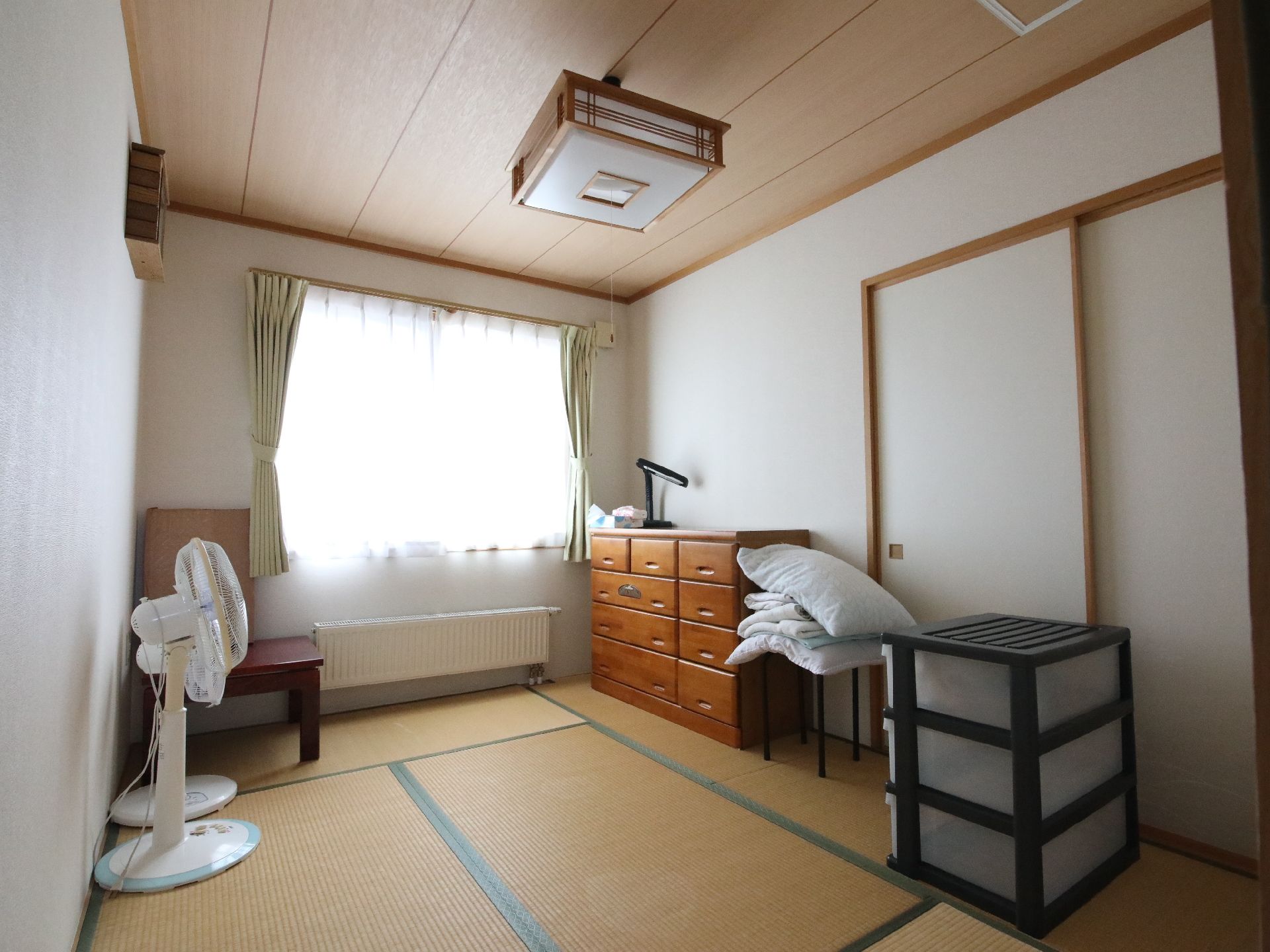 畳の敷かれた和室