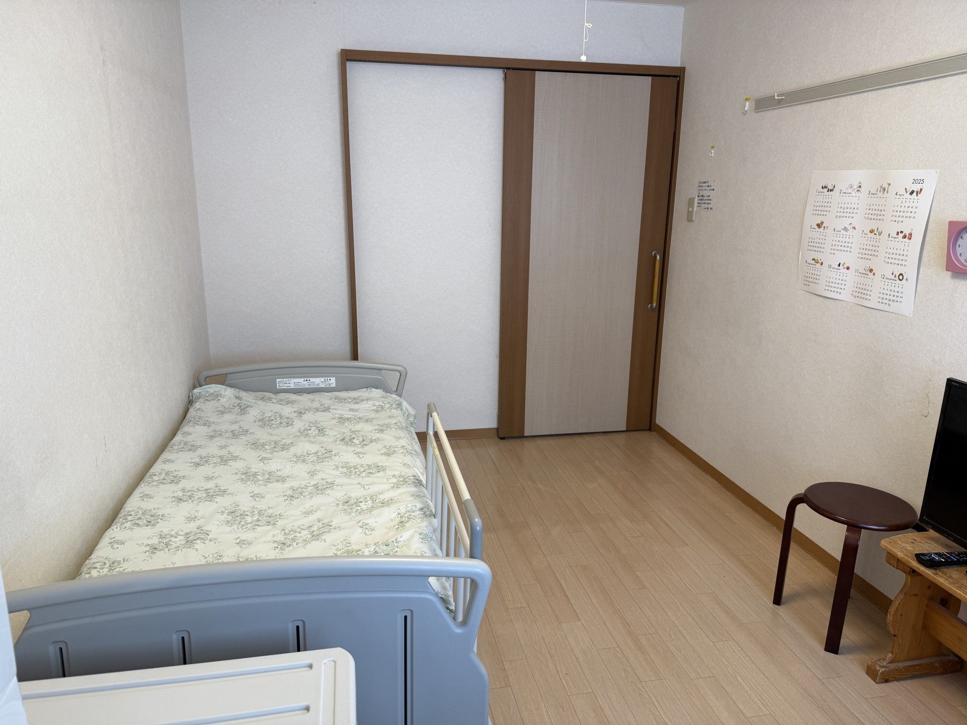 シンプルな個室の様子