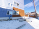 雪に覆われた住宅街の景色