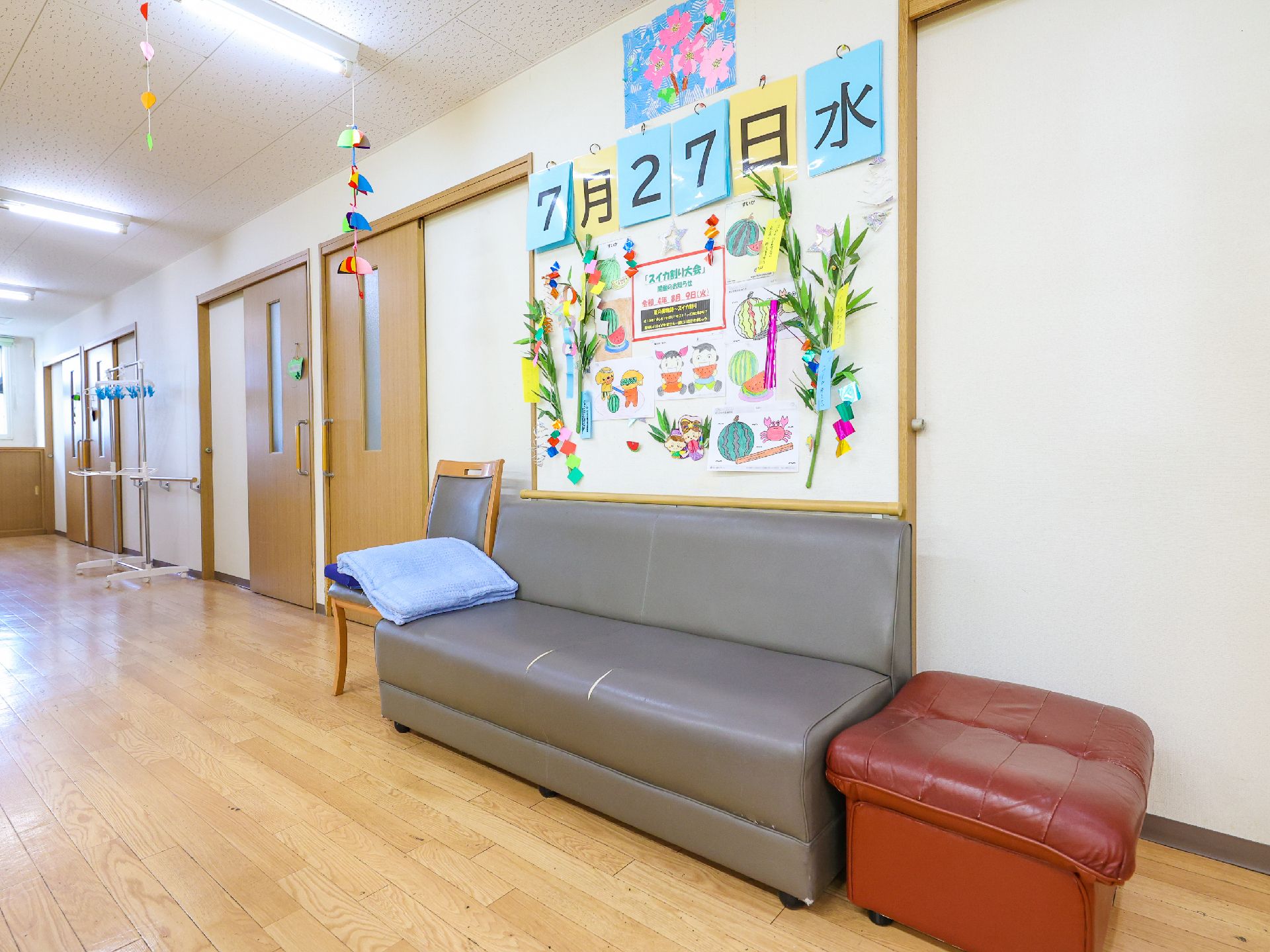 ソファを設置した廊下