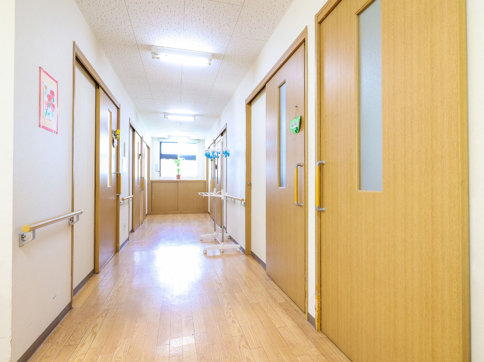 手すりを設置した廊下