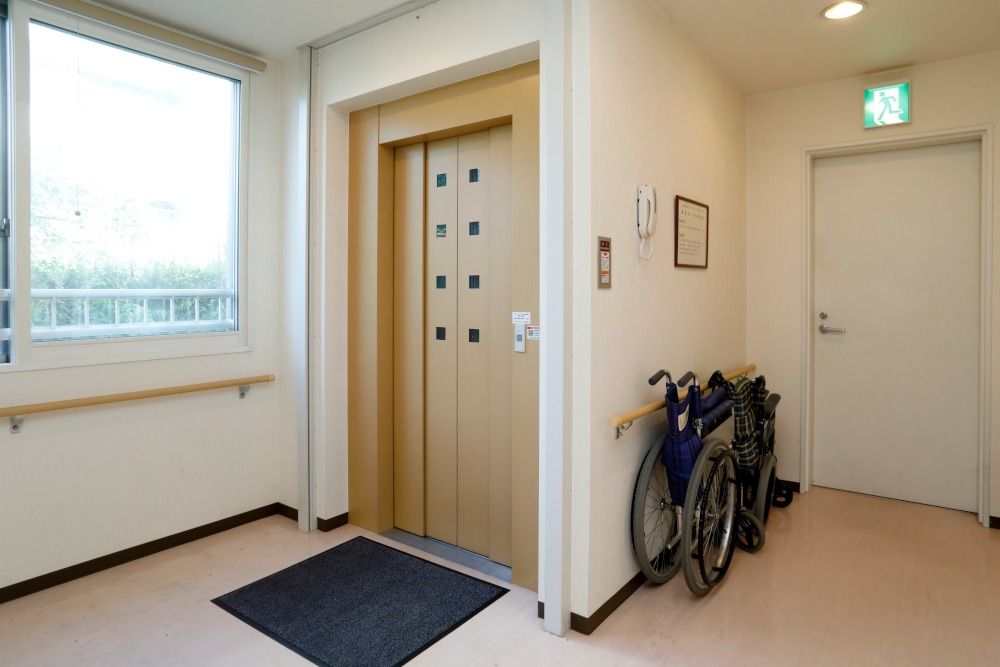 エレベーター前の廊下