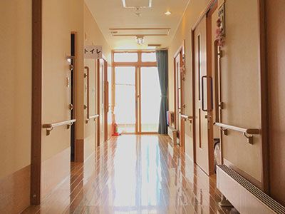 手すりがある廊下