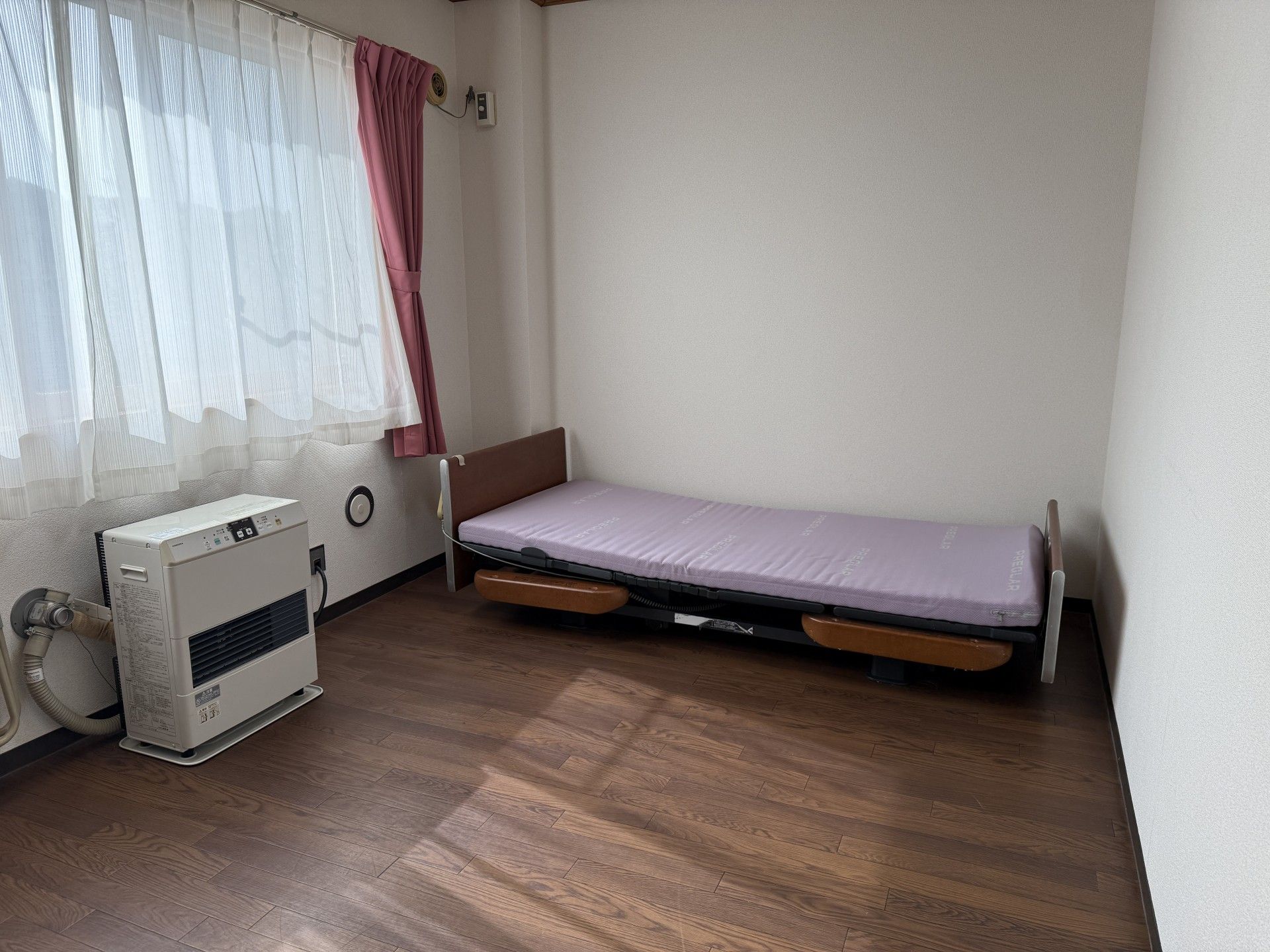 日差しが差し込む部屋