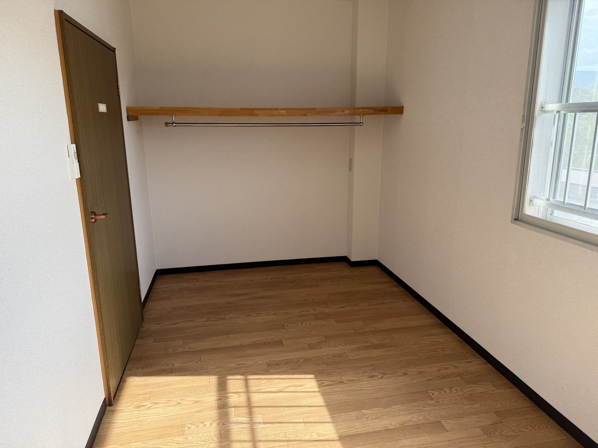 日差しが差し込む部屋