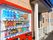 自動販売機には、スポーツドリンクやコーヒー、ジュース、お茶など、さまざまな種類の飲み物が用意されている。