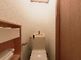 バリアフリー設計のトイレ空間