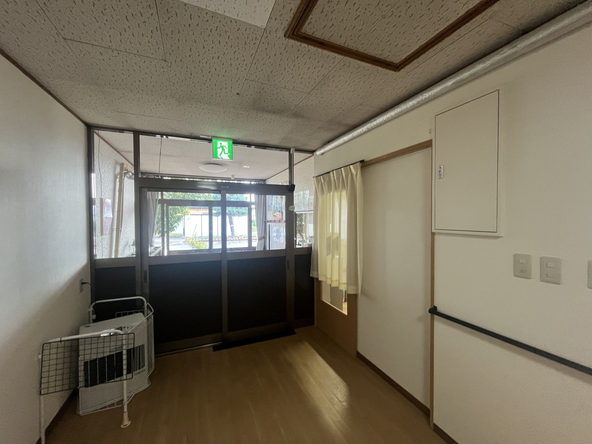 2重扉の出入り口
