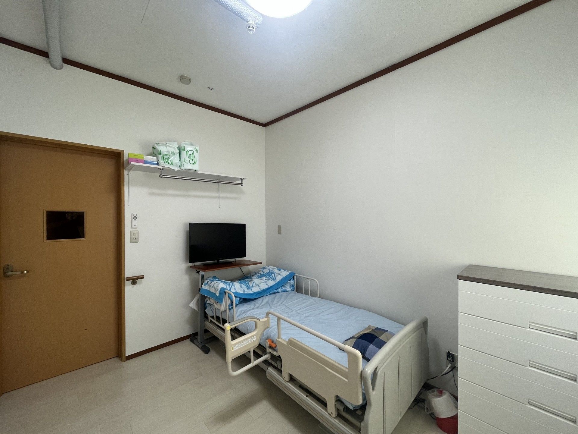介護ベッドのある居室