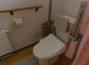 バリアフリーの洗面所とトイレ設備