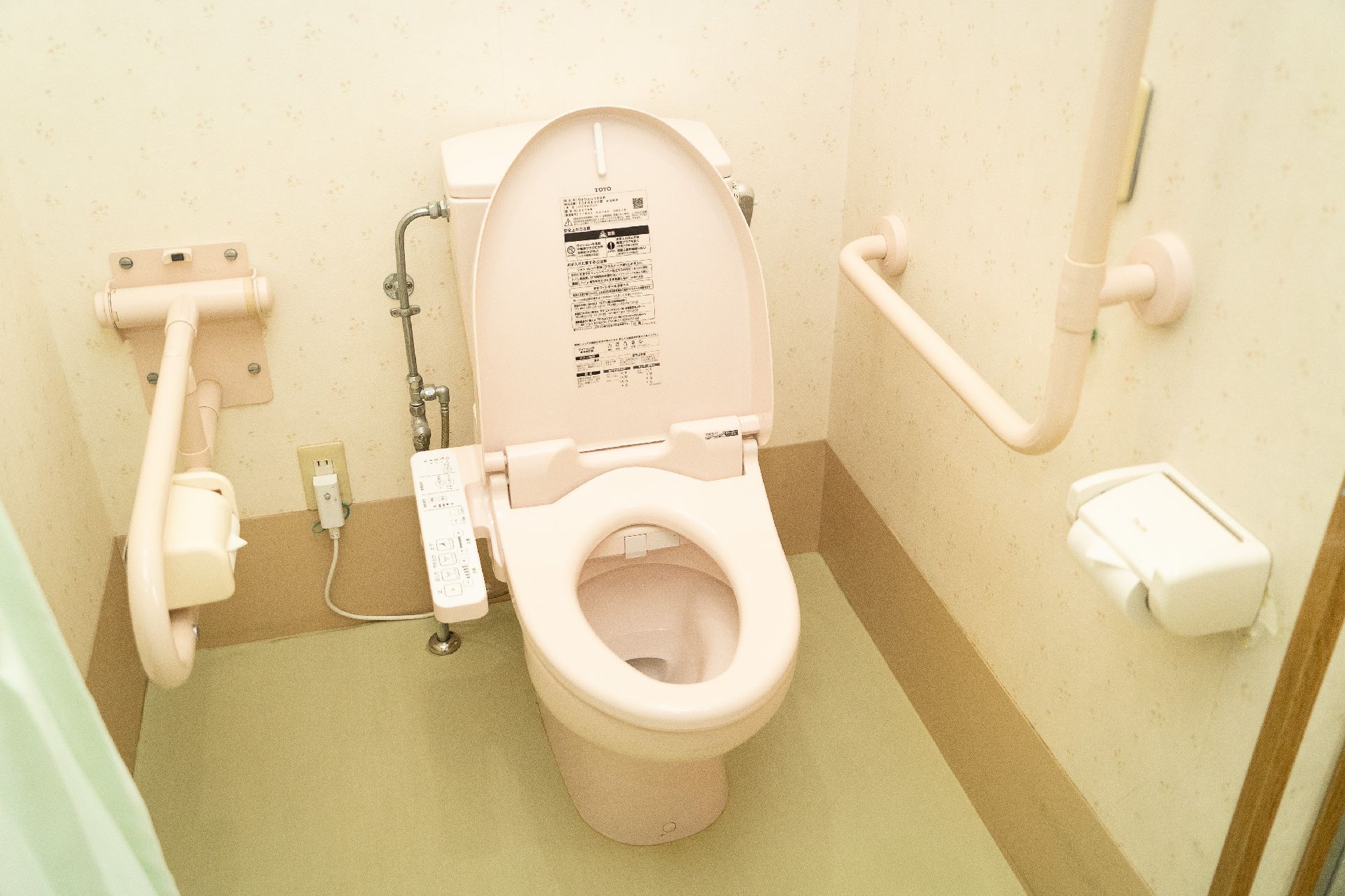 温水洗浄便座が設置されたトイレ
