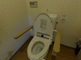 介護施設の明るいトイレ空間