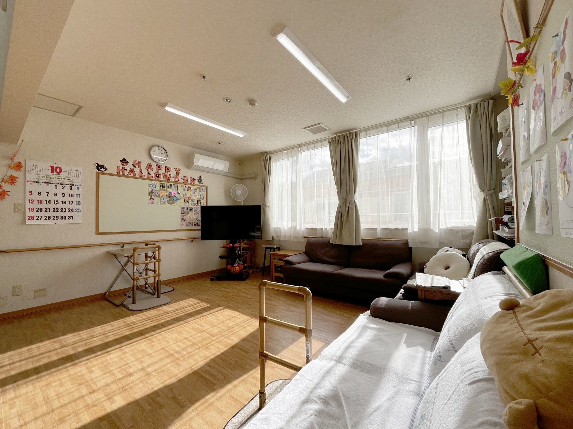 日差しが差し込む部屋