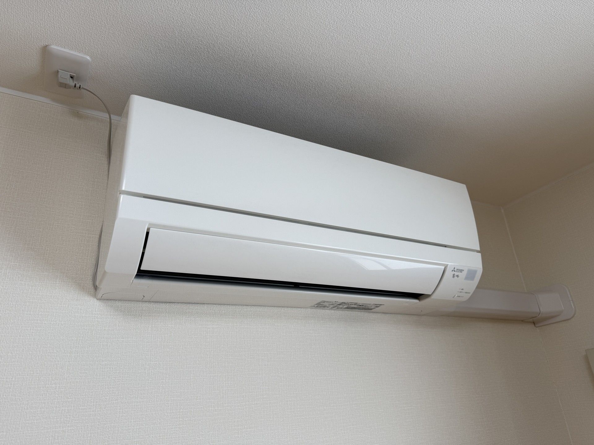 壁に設置されたエアコン