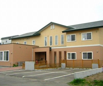 ゆったりとした外観の建物
