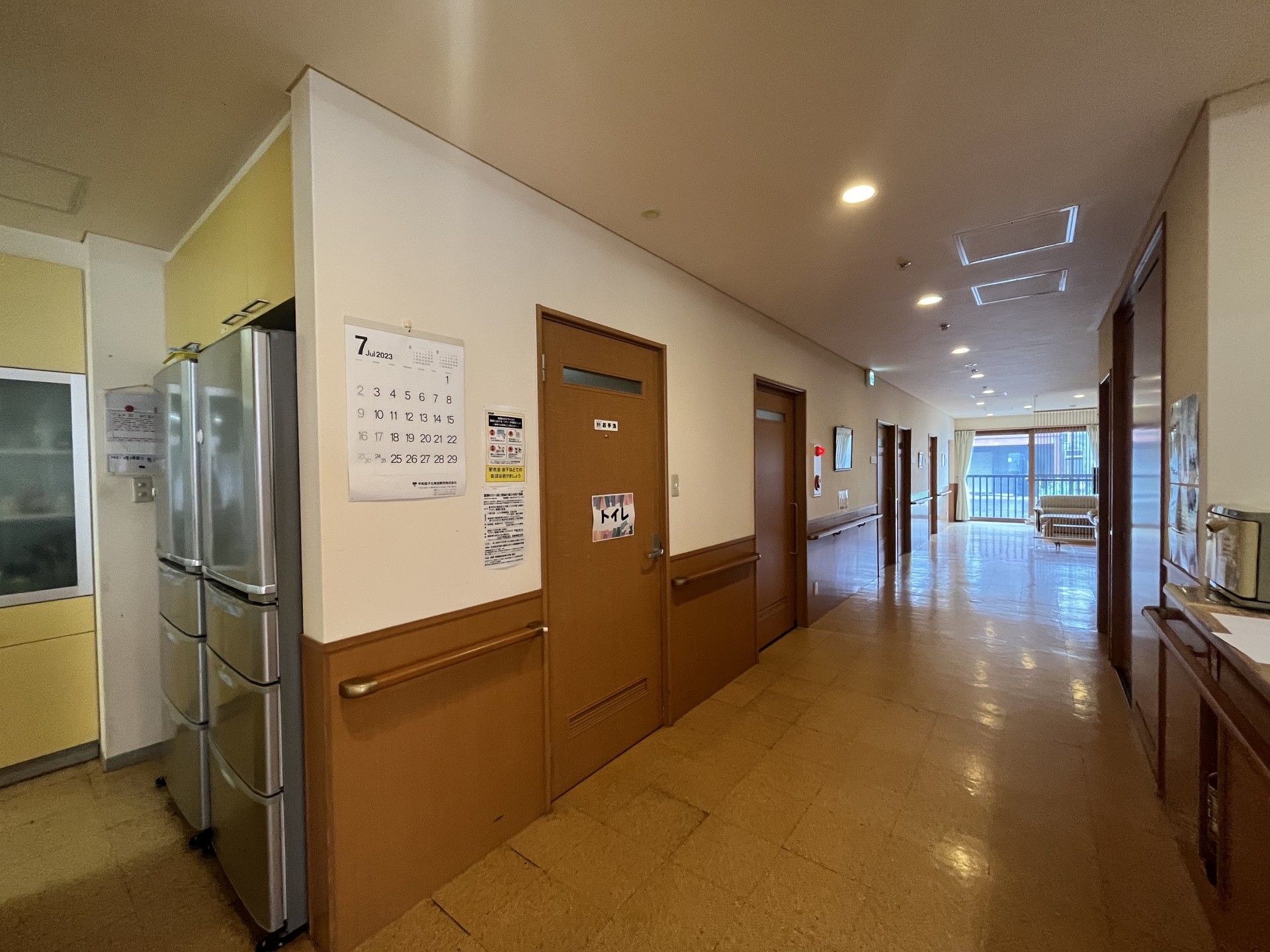 広いつくりの廊下