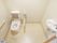 白で統一された明るくなっているトイレである。広々としているので、車椅子に座ったまま入ることができる。