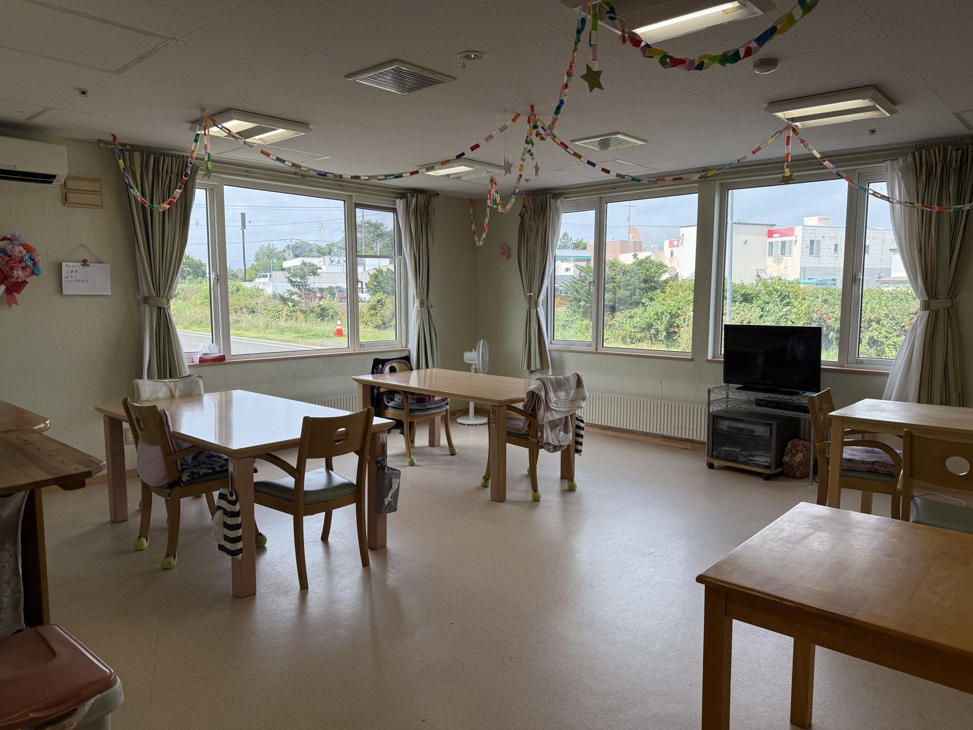 窓際の明るい部屋