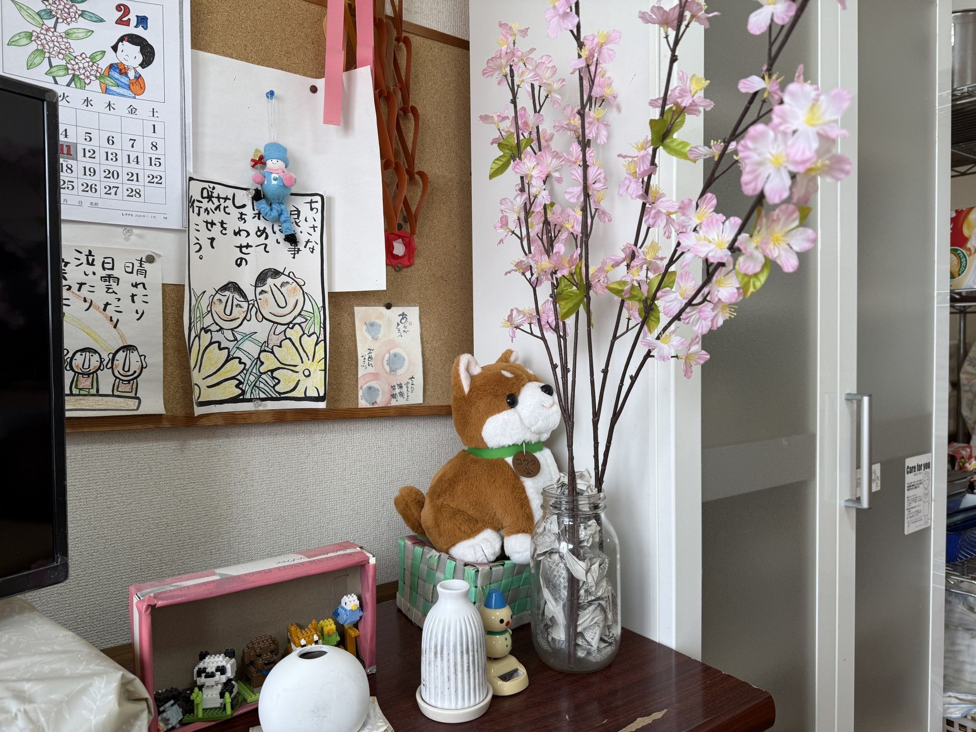 飾り棚と壁の装飾