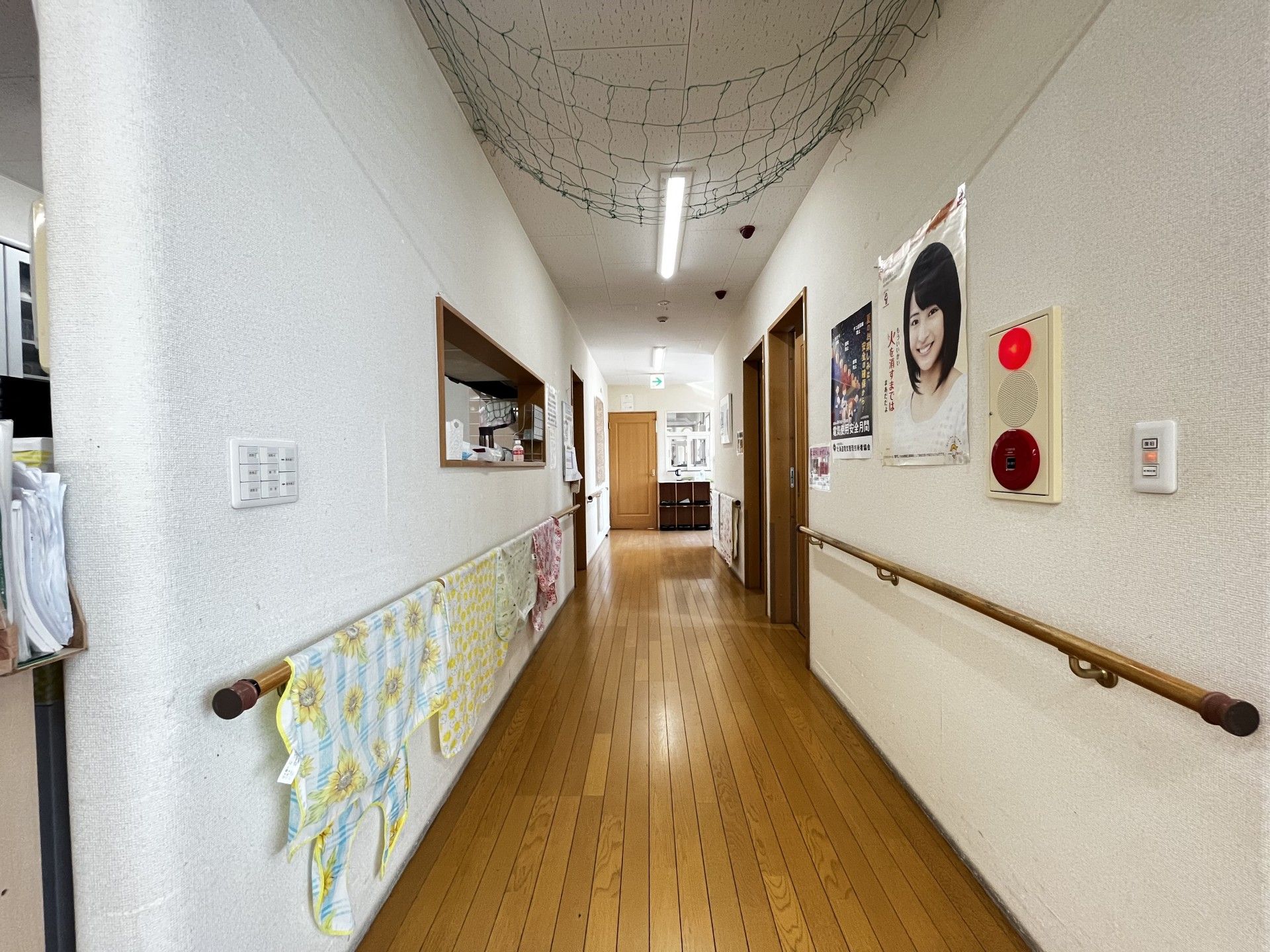 手すり付きの廊下