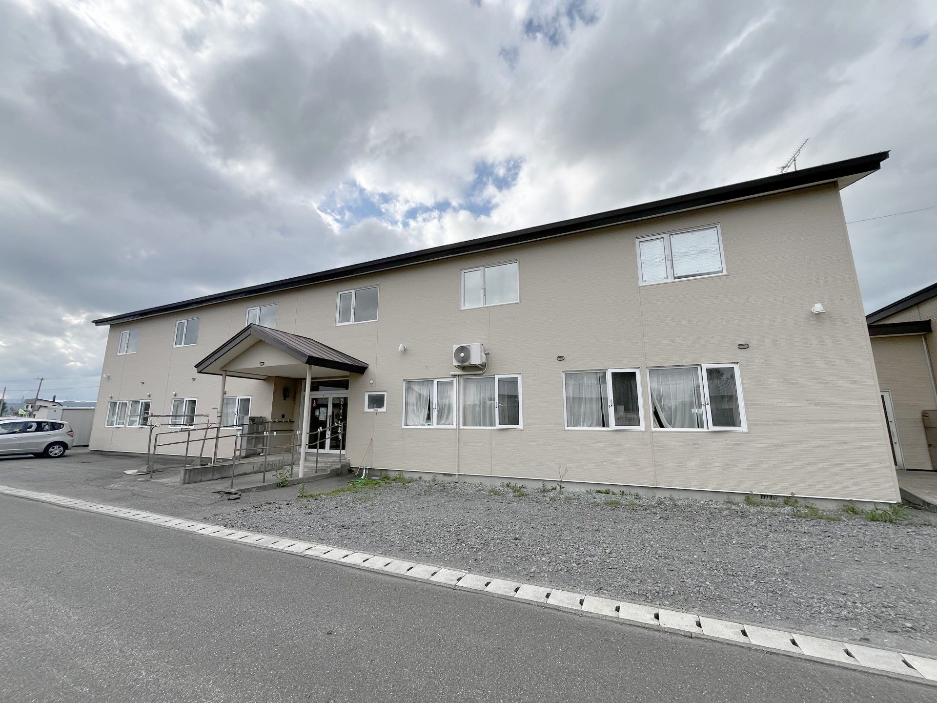 広い建物の外観