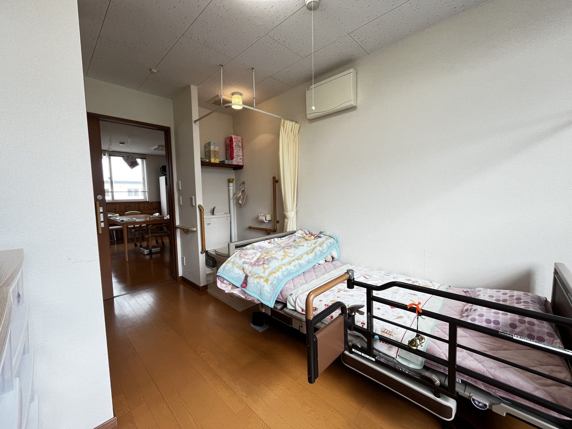 落ち着いた雰囲気の居室