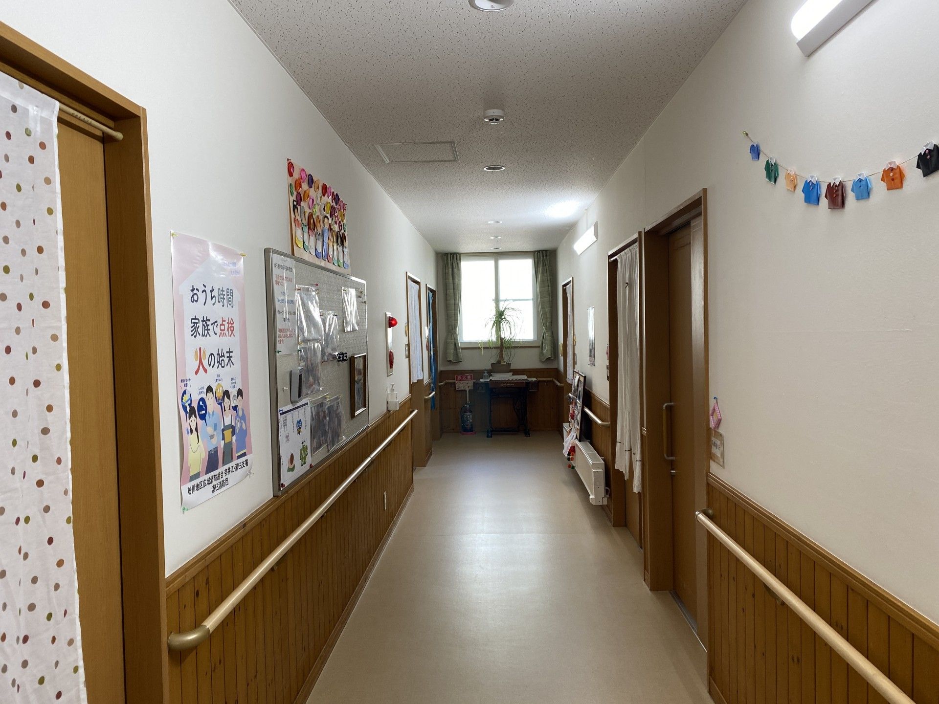 明るく清潔な廊下