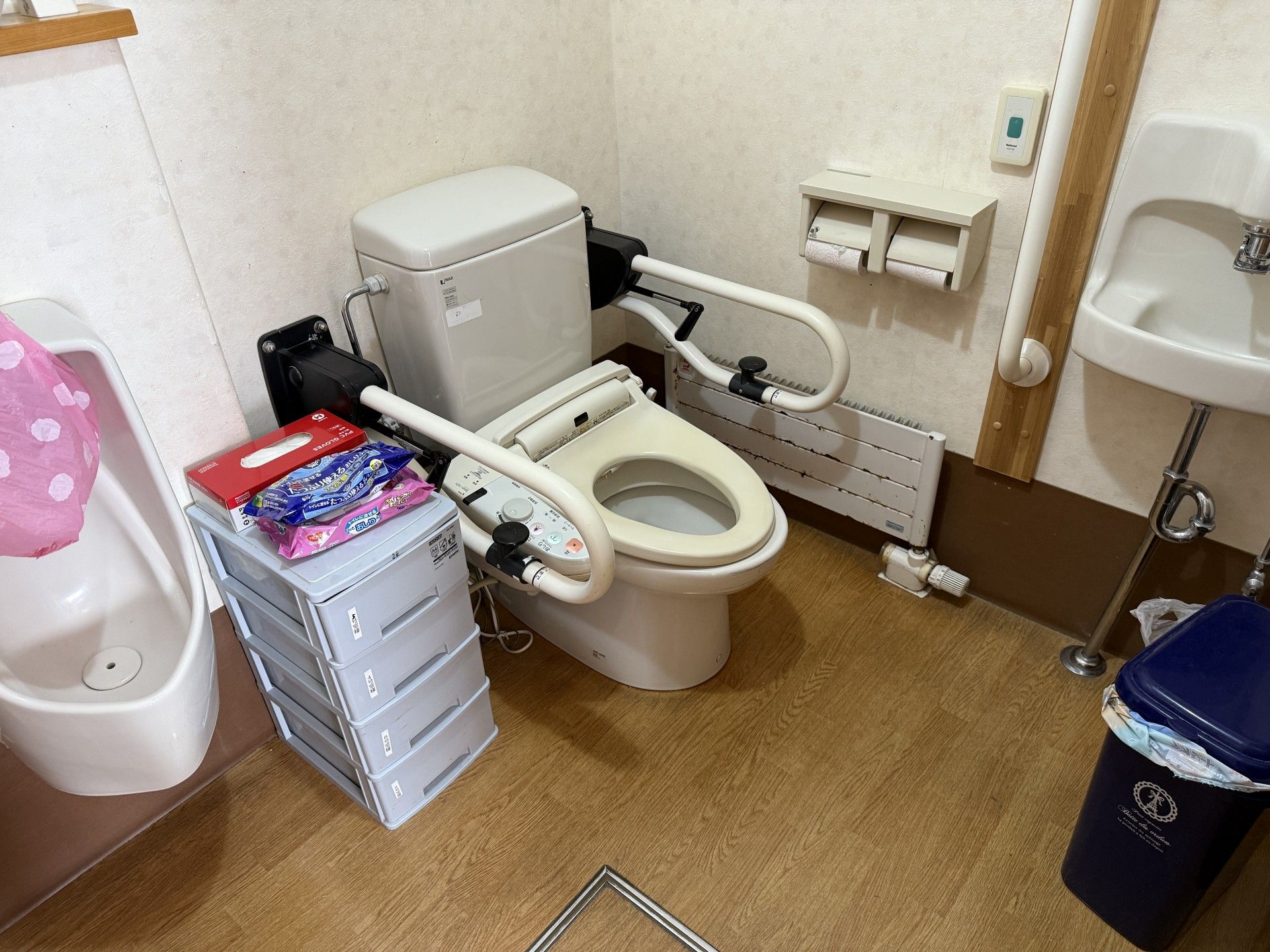手すり付きトイレ