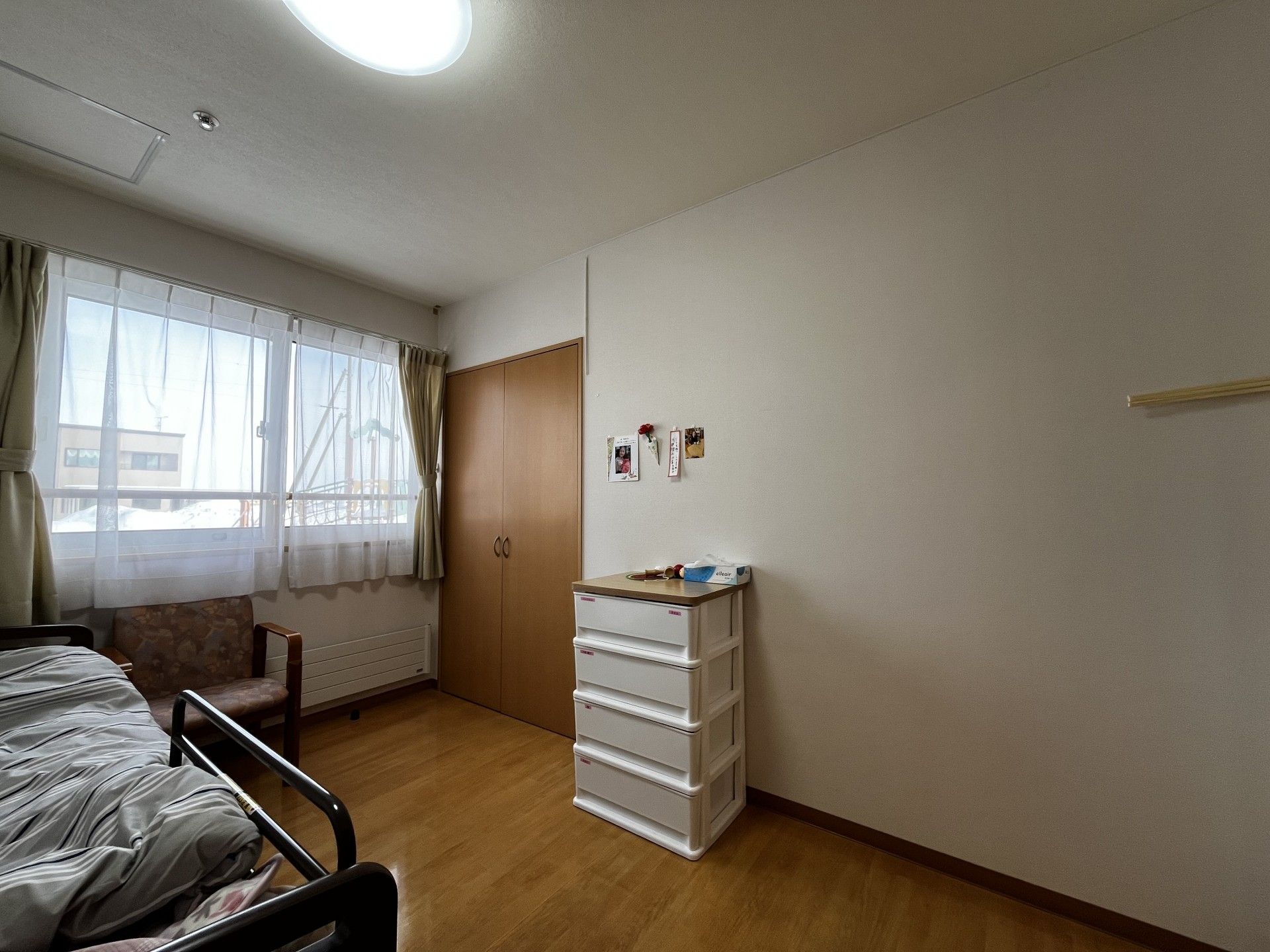 明るい個室の一角